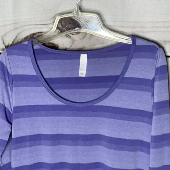 LulaRoe Lynnae Purple Violet Long Sleeve Hi Low Scoop Neck Tunic XS - Picture 5 of 8